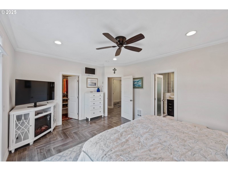 Bedroom, Primary