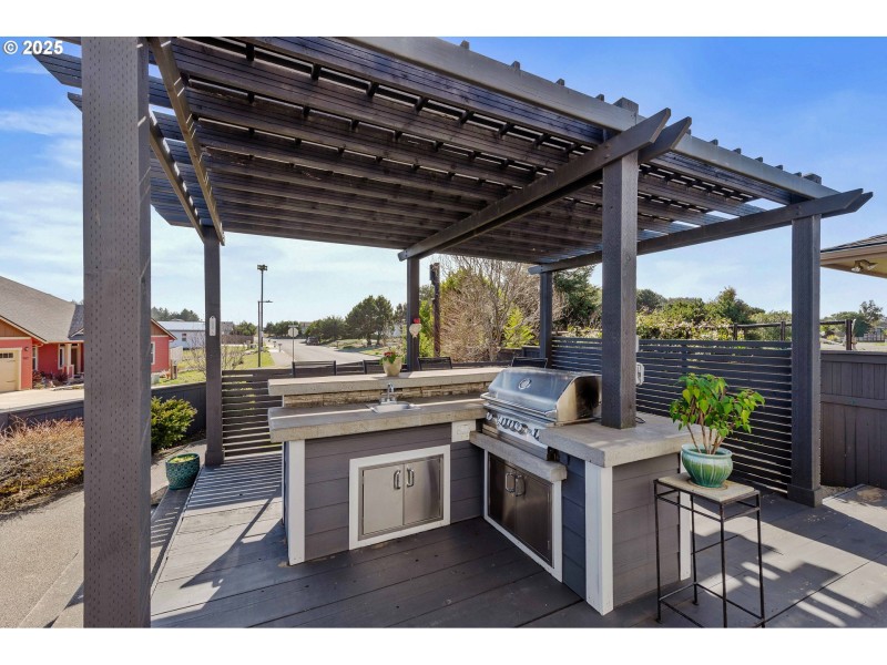 Kitchen/Outside