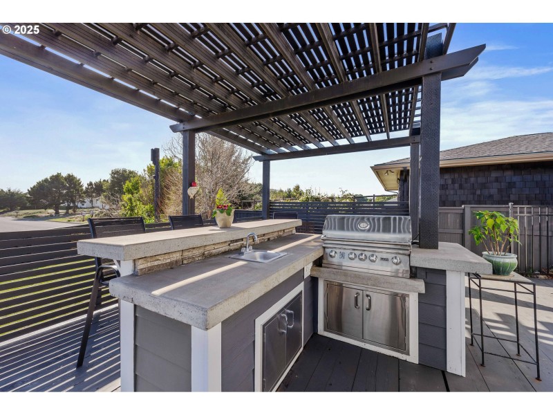 Kitchen/Outside