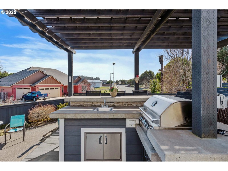 Kitchen/Outside