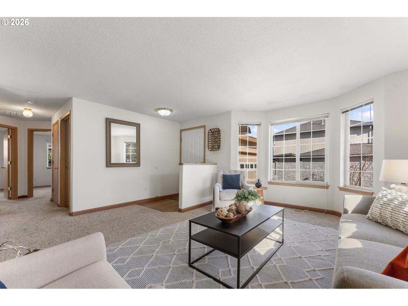 Living Room/Entrance