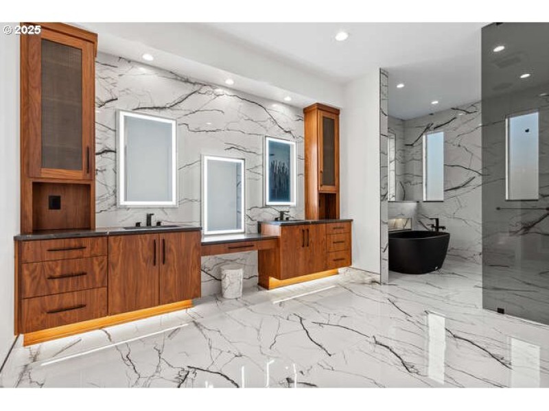 Owner's Suite Bathroom