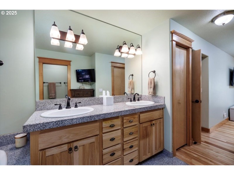 Bathroom, Attached