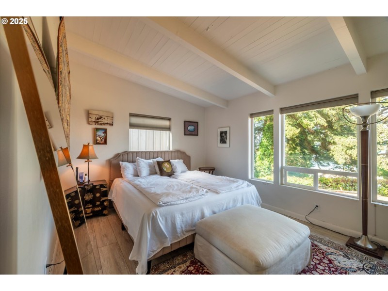 Bedroom, Primary