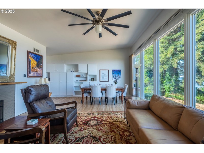 Living Room/Dining Room