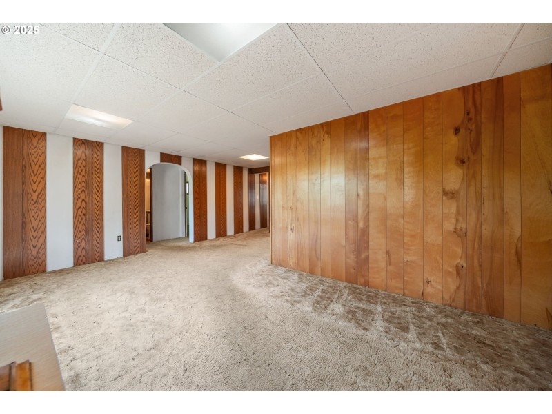 Living Room/Entrance