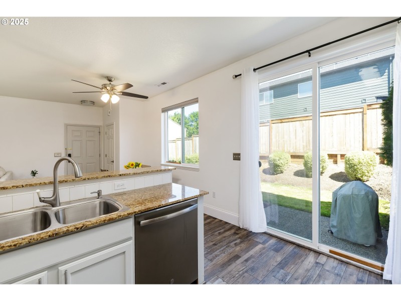 Kitchen/Outside