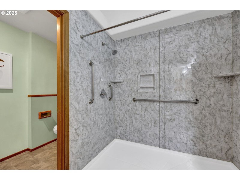 Bathroom, Attached