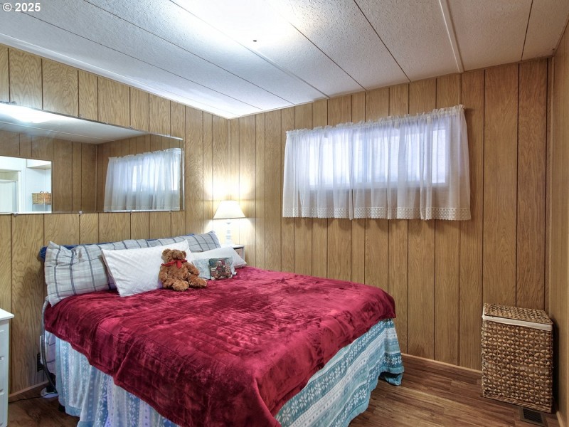 Bedroom, Primary