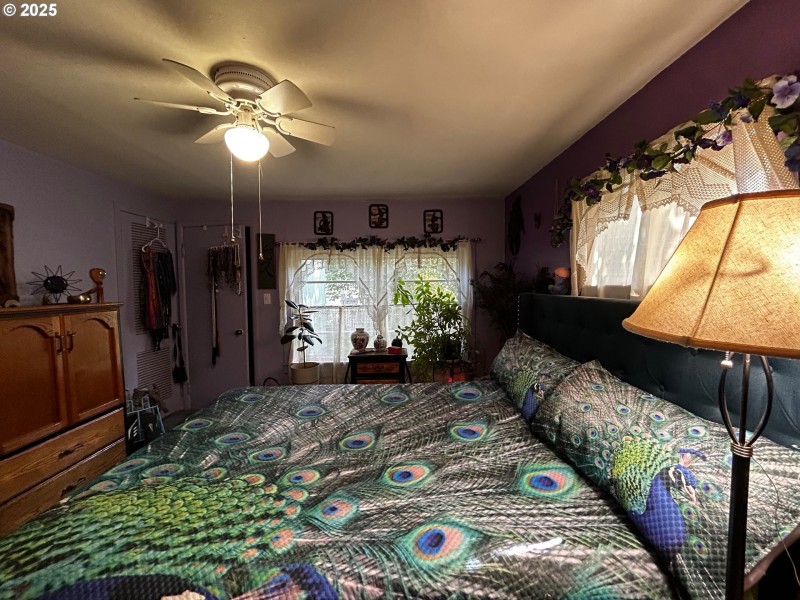Bedroom, Primary