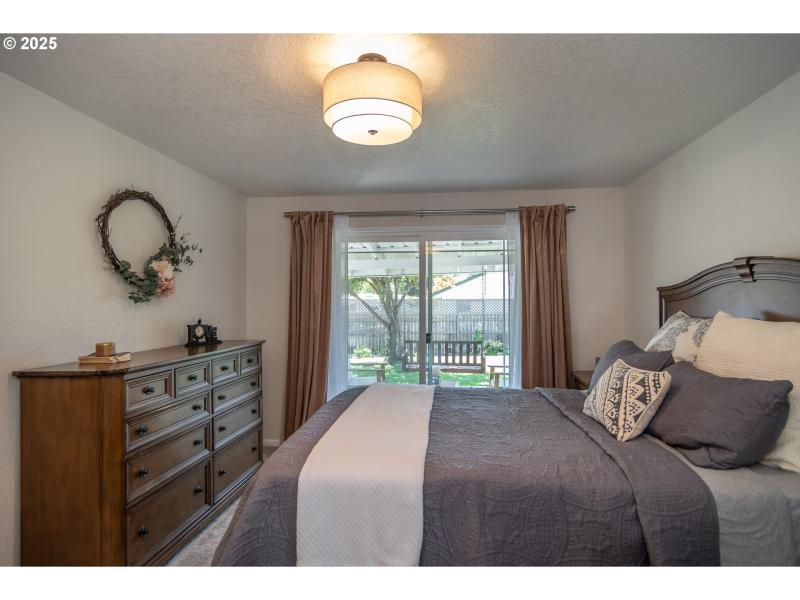 Bedroom, Primary
