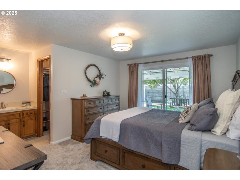 Bedroom, Primary