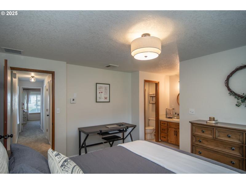 Bedroom, Primary