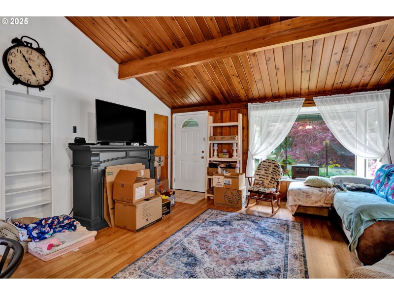 Living Room/Entrance