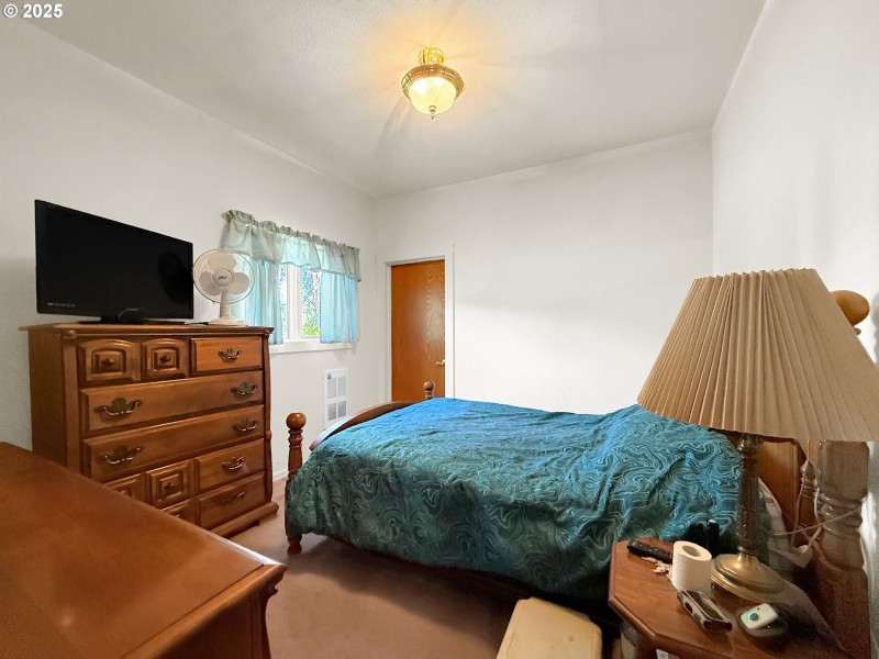 Bedroom, Primary