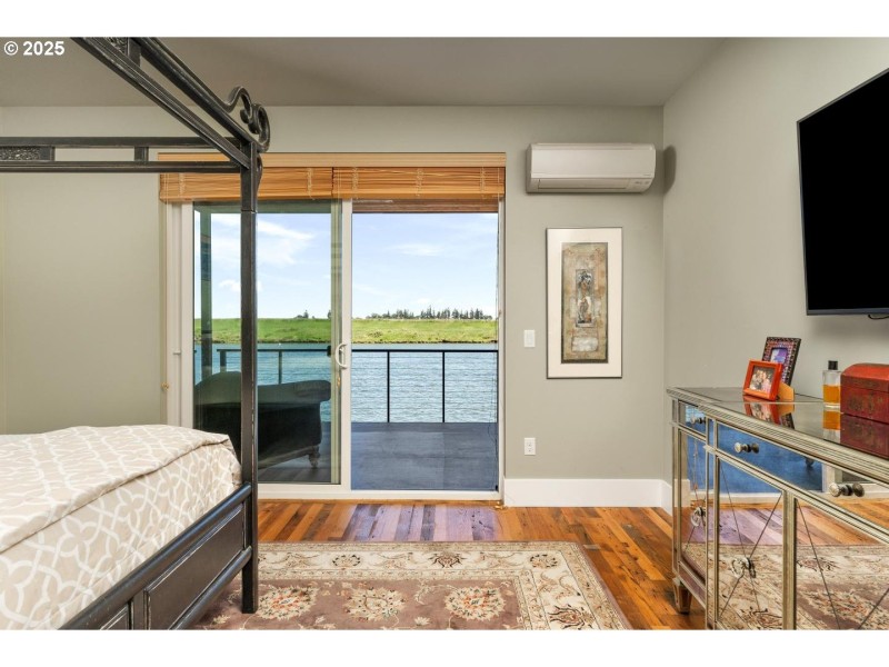 Bedroom, Primary