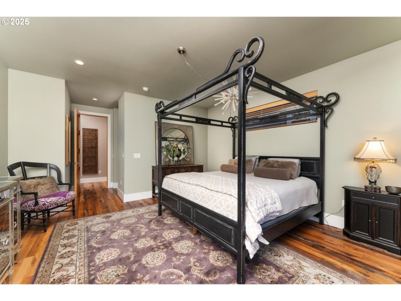 Bedroom, Primary