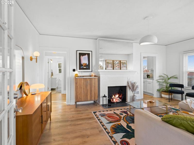 Living Room/Entrance