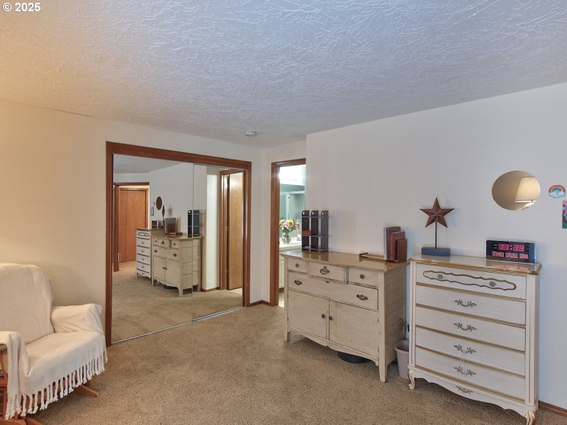 Bedroom, Primary