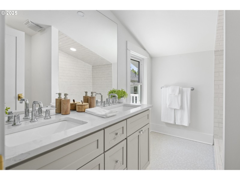 Bathroom, Attached