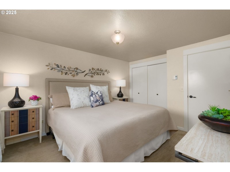 Bedroom, Primary