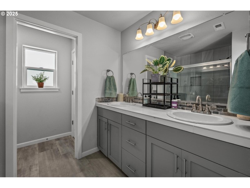 Owner's Suite Bathroom