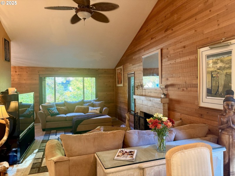 Living Room/Dining Room