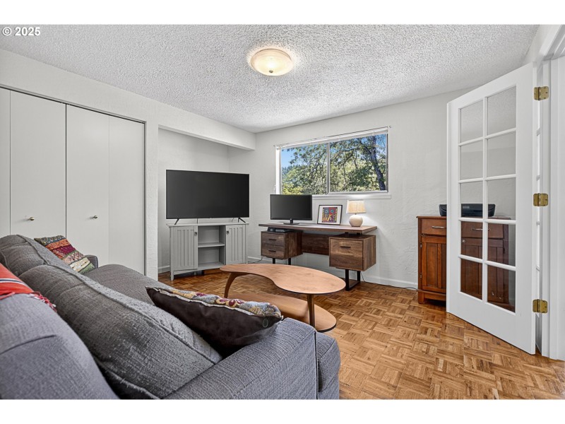 Bedroom, Primary
