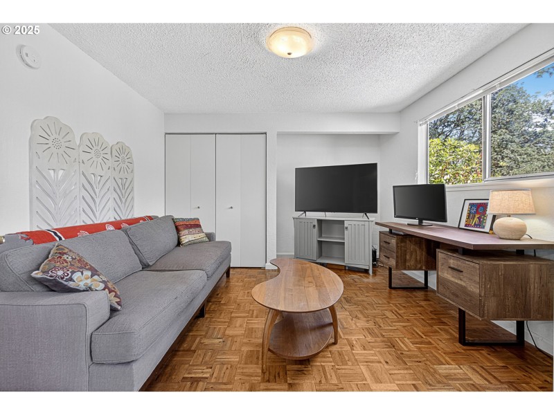 Bedroom, Primary