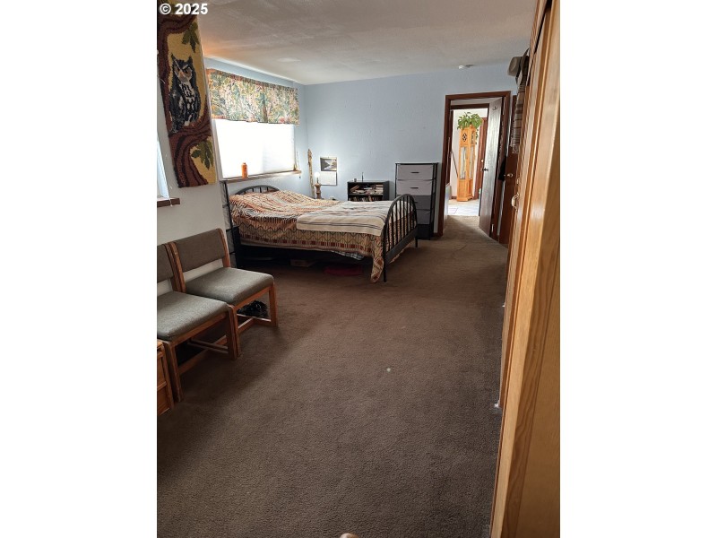 Bedroom, Primary