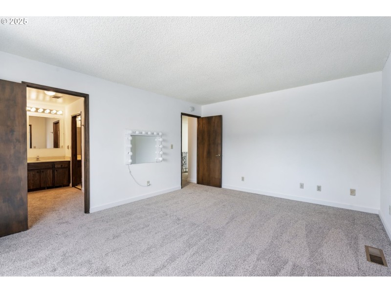 Bedroom, Primary
