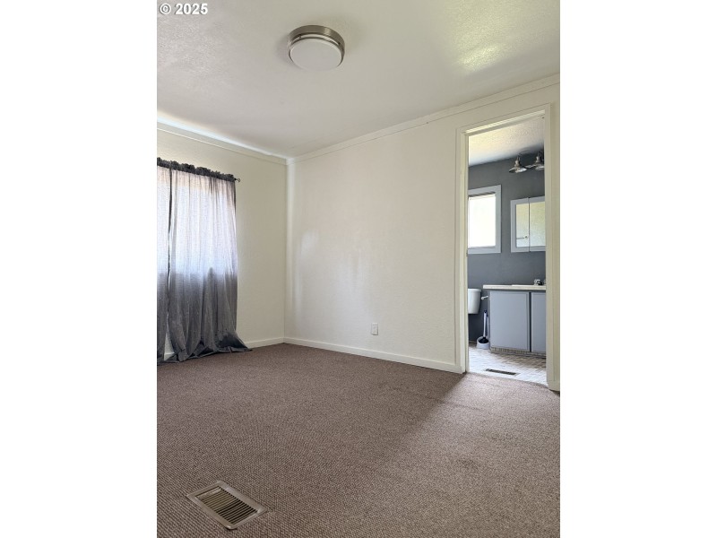 Bedroom, Primary