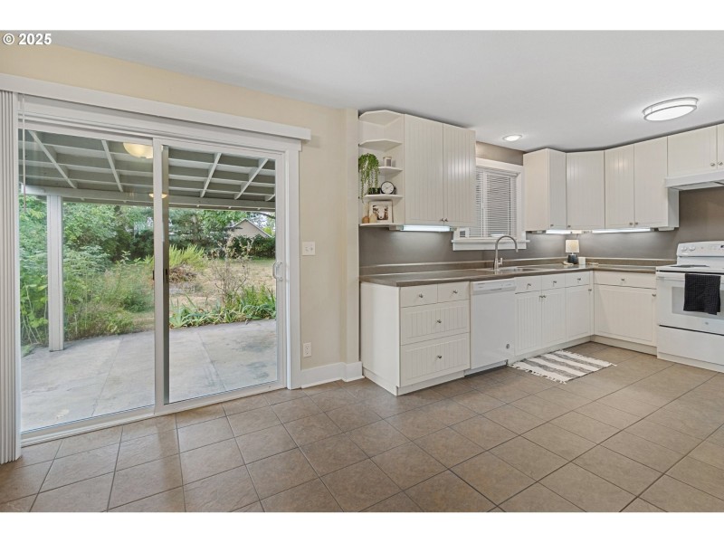 Kitchen/Outside