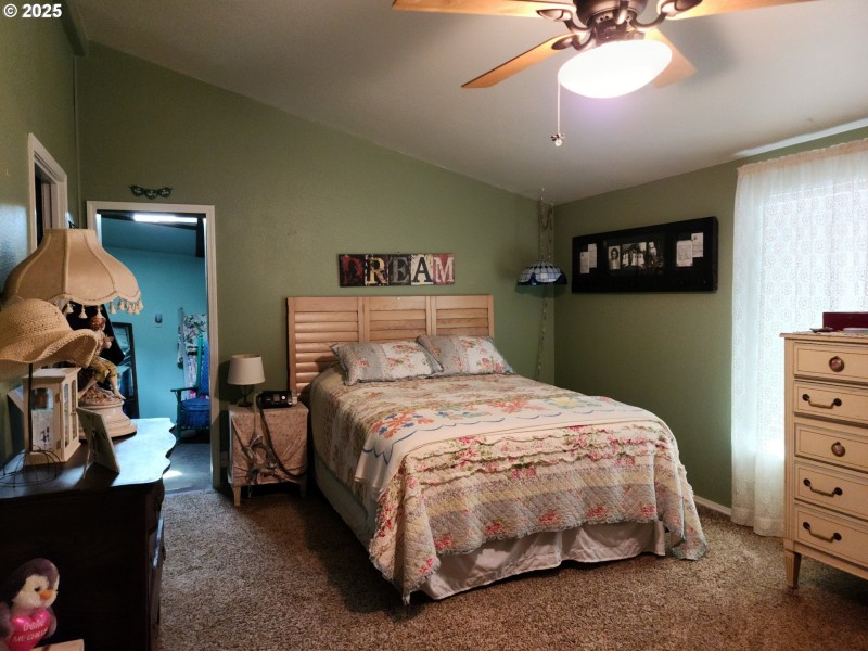 Bedroom, Primary