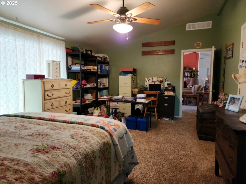Bedroom, Primary