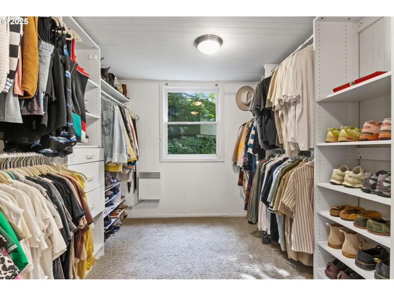 Bedroom, Primary