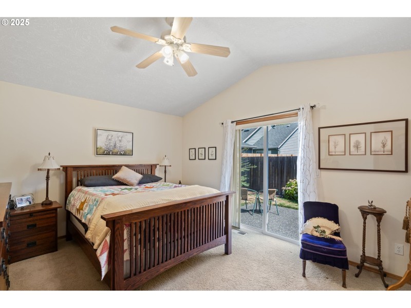 Bedroom, Primary
