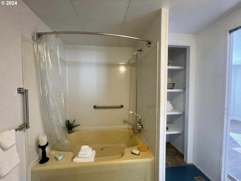 Bathroom, Attached