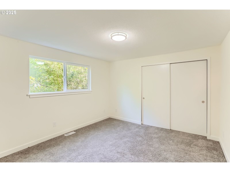 Bedroom, Primary