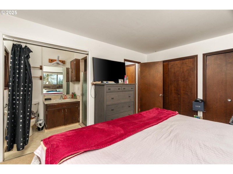 Bedroom, Primary