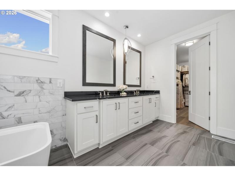 Owner's Suite Bathroom