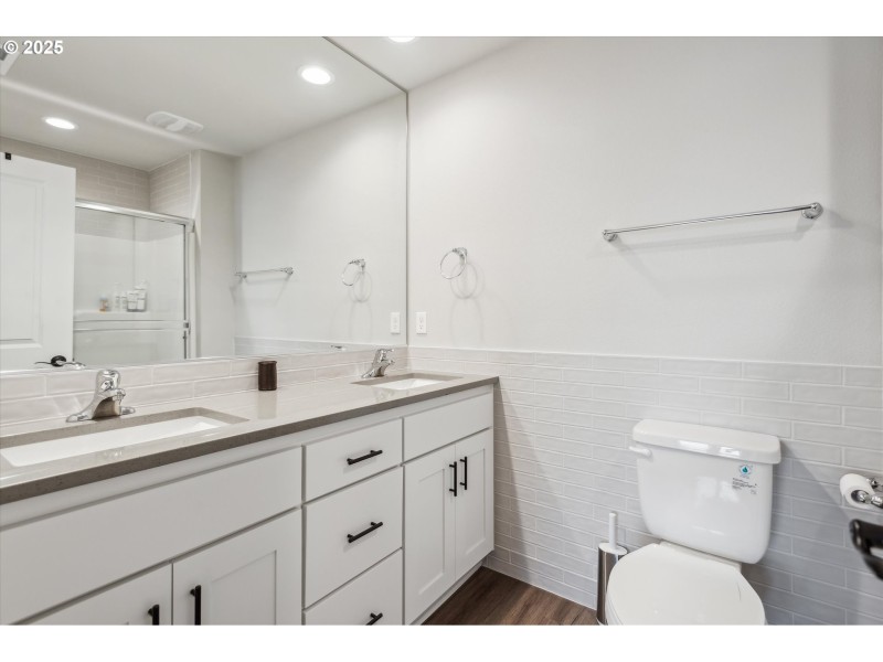 Bathroom, Attached