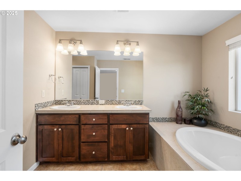 Owner's Suite Bathroom