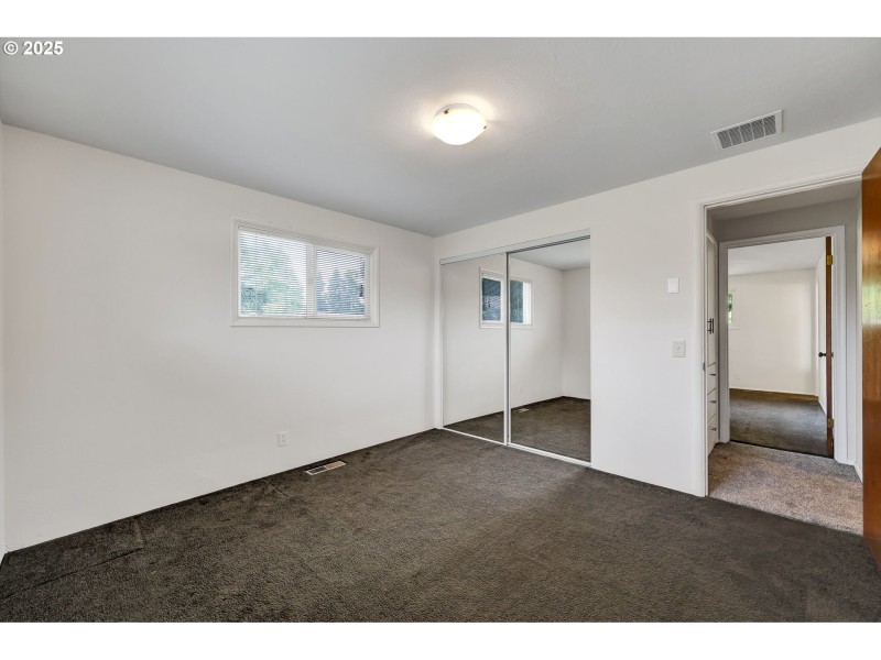 Bedroom, Primary