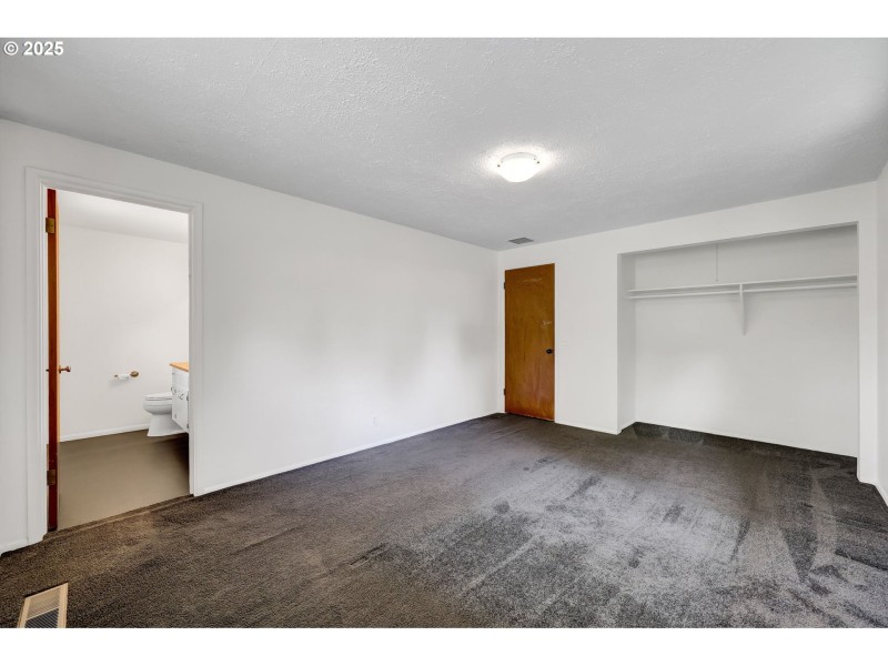 Bedroom, Primary