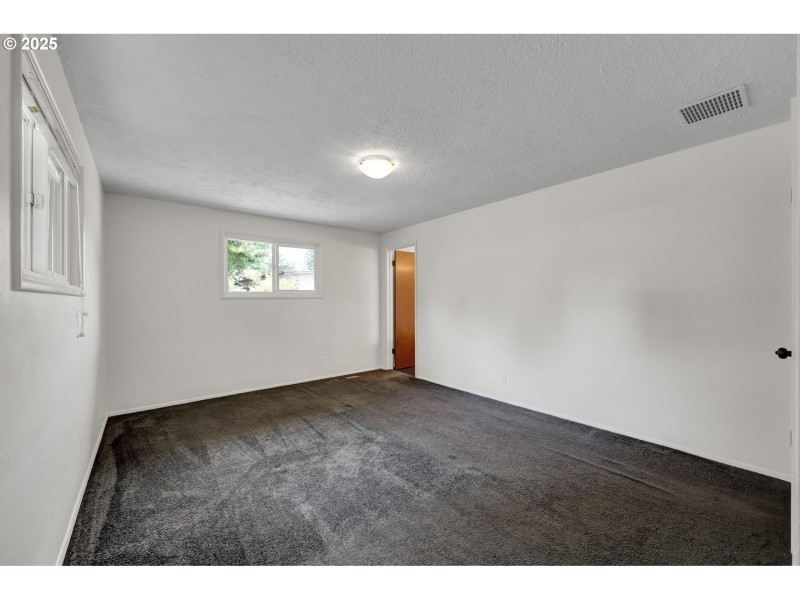 Bedroom, Primary