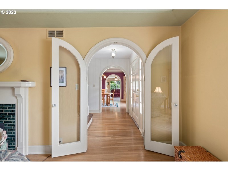 Living Room/Entrance