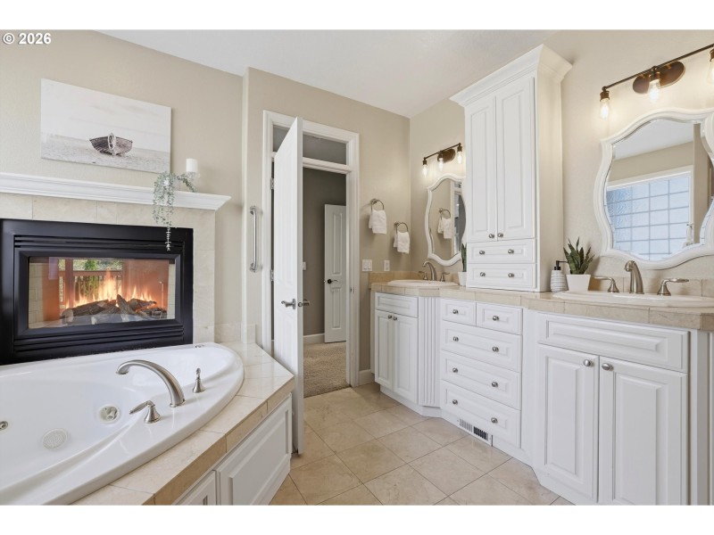 Owner's Suite Bathroom