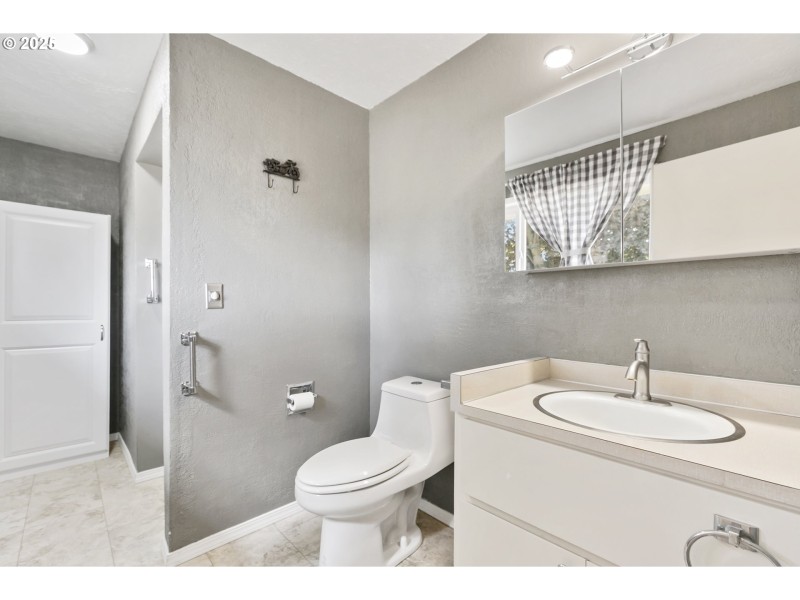 Bathroom, Attached