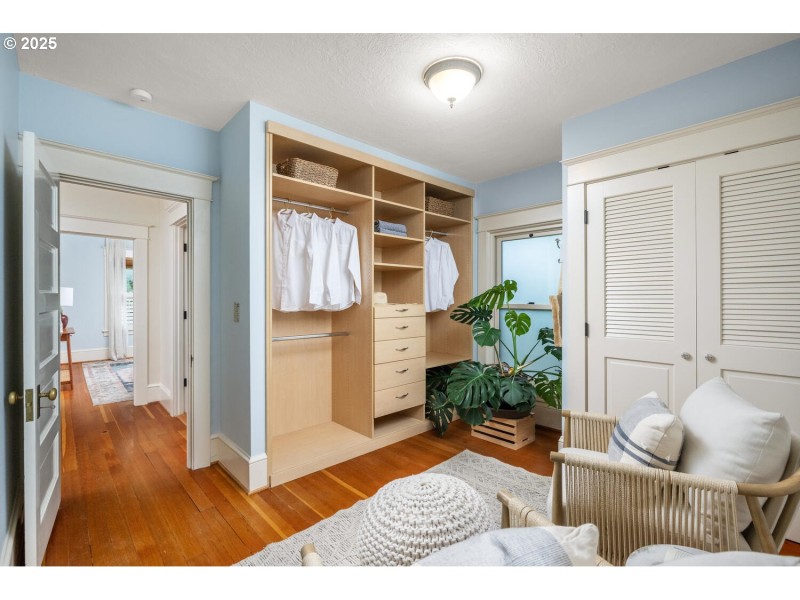 Bedroom, Primary